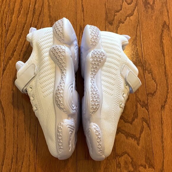 Size 37 (6.5) white sneaker shoes - Picture 3 of 10